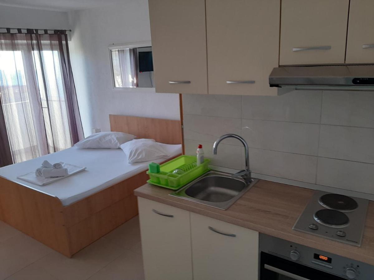 Apartments Monika Омиш Экстерьер фото
