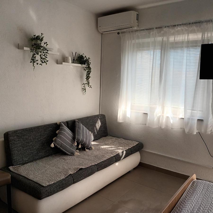 Apartments Monika Омиш Экстерьер фото