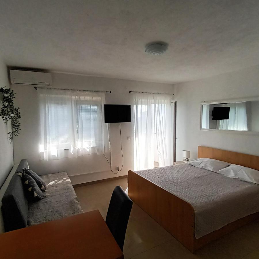 Apartments Monika Омиш Экстерьер фото