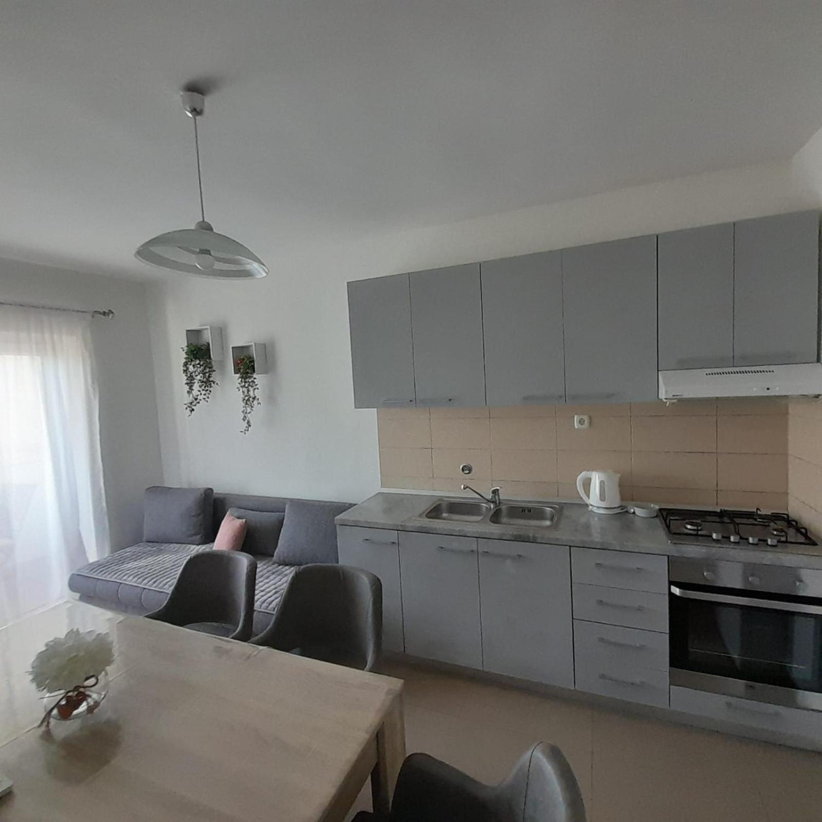 Apartments Monika Омиш Экстерьер фото
