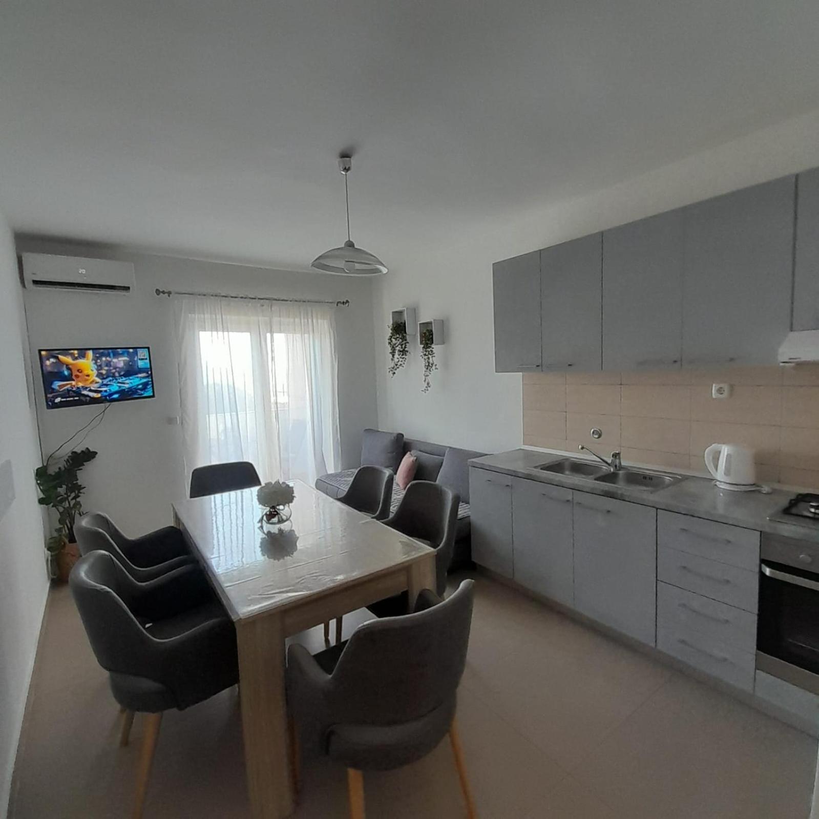 Apartments Monika Омиш Экстерьер фото